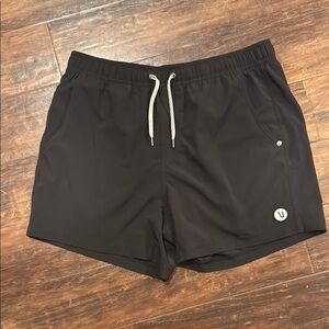 Vuori Black Kore linerless shorts - L large